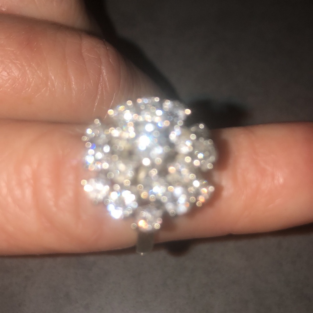 Amazing diamond ring! - Picture 4 of 7